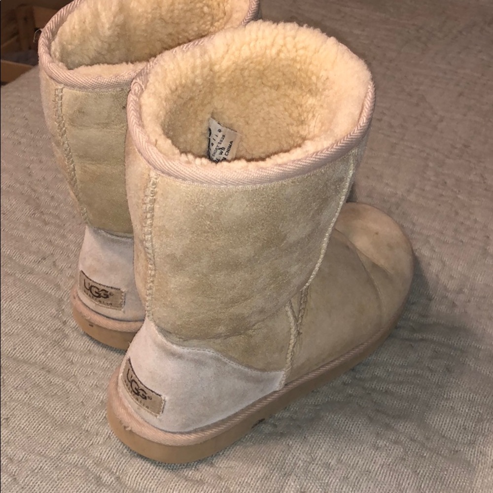 Short ugg boots